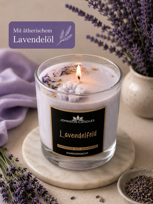 Sojakerze Lavendelfeld